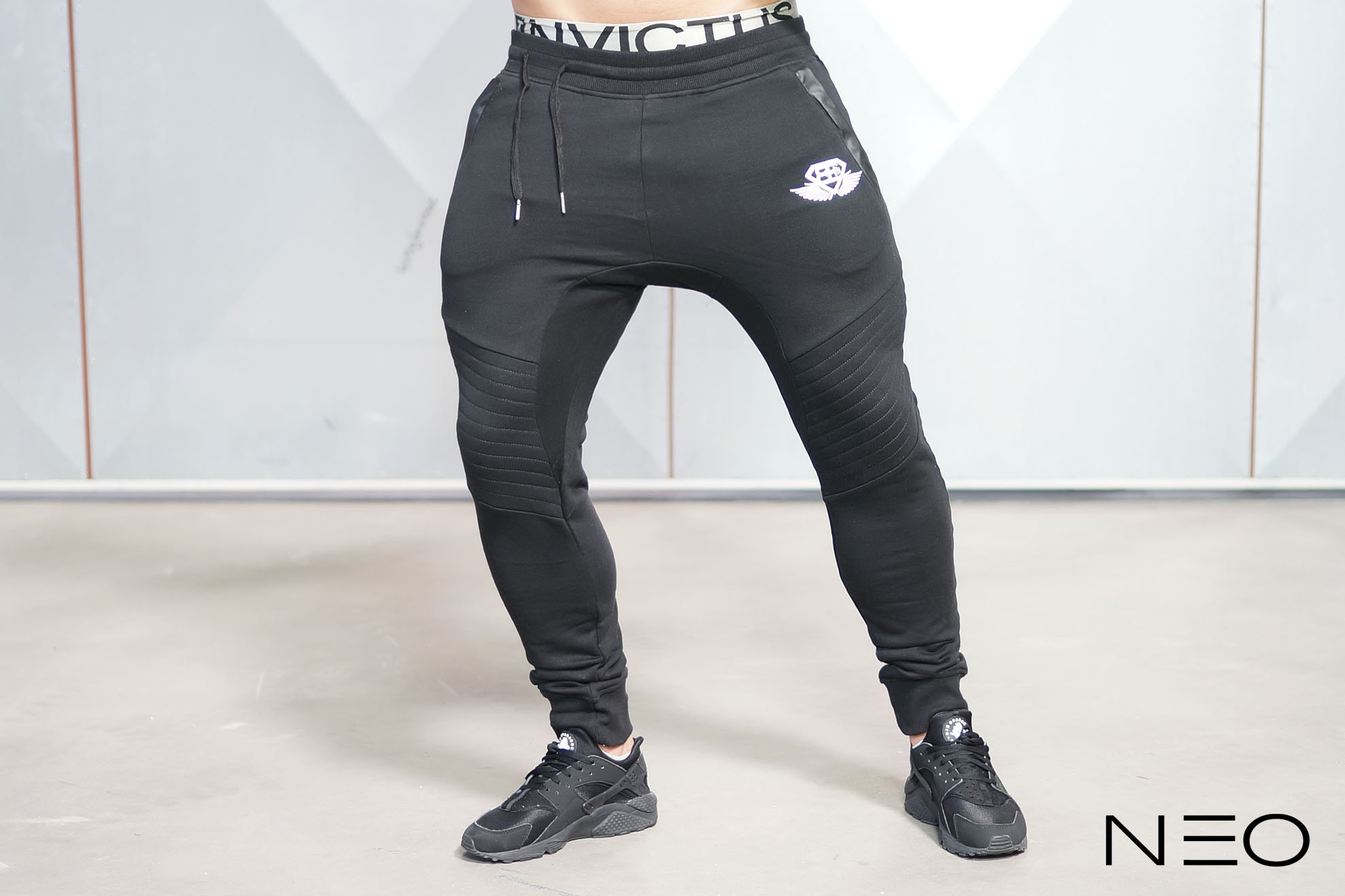 Штаны с гербом. Джинсовый пиджак мужской спортивный и тренировочные штаны. Штаны багги фит мужские. Спортивные штаны ссср советские. Штаны брата.